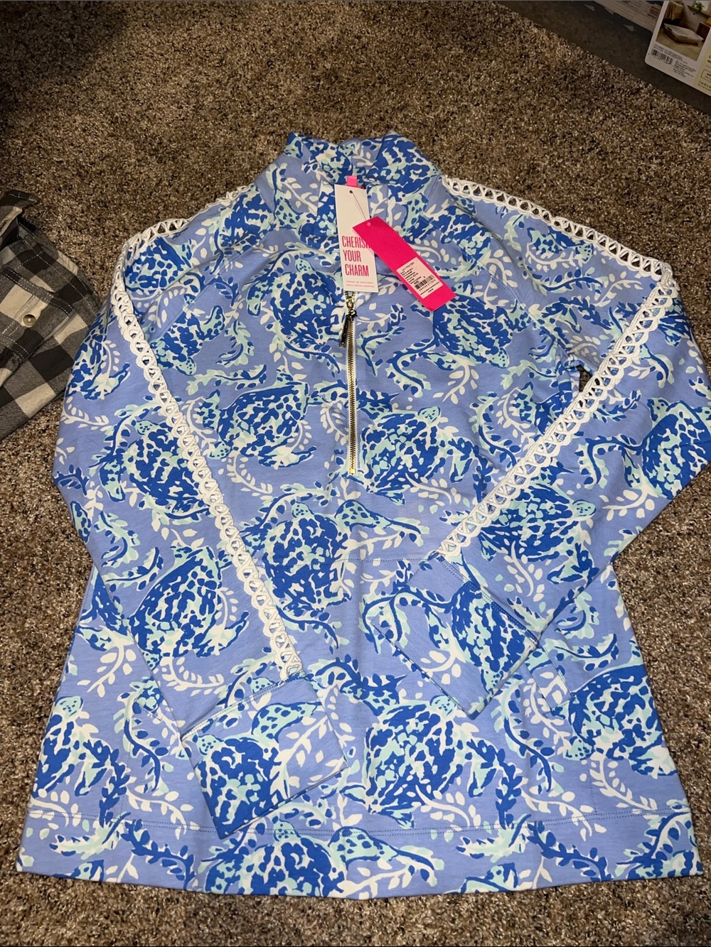 Lilly Pulitzer size small. Skipper Popver. Blue Peri Turtley Awesome